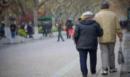 全家爆料父亲是哪一集视频,揭秘父亲身份之谜，真相竟藏于这一集视频